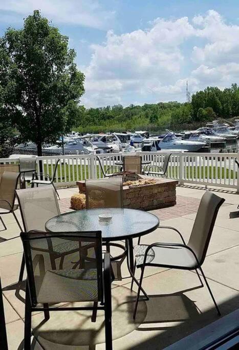 Serenity On The Shores Portage Exterior photo